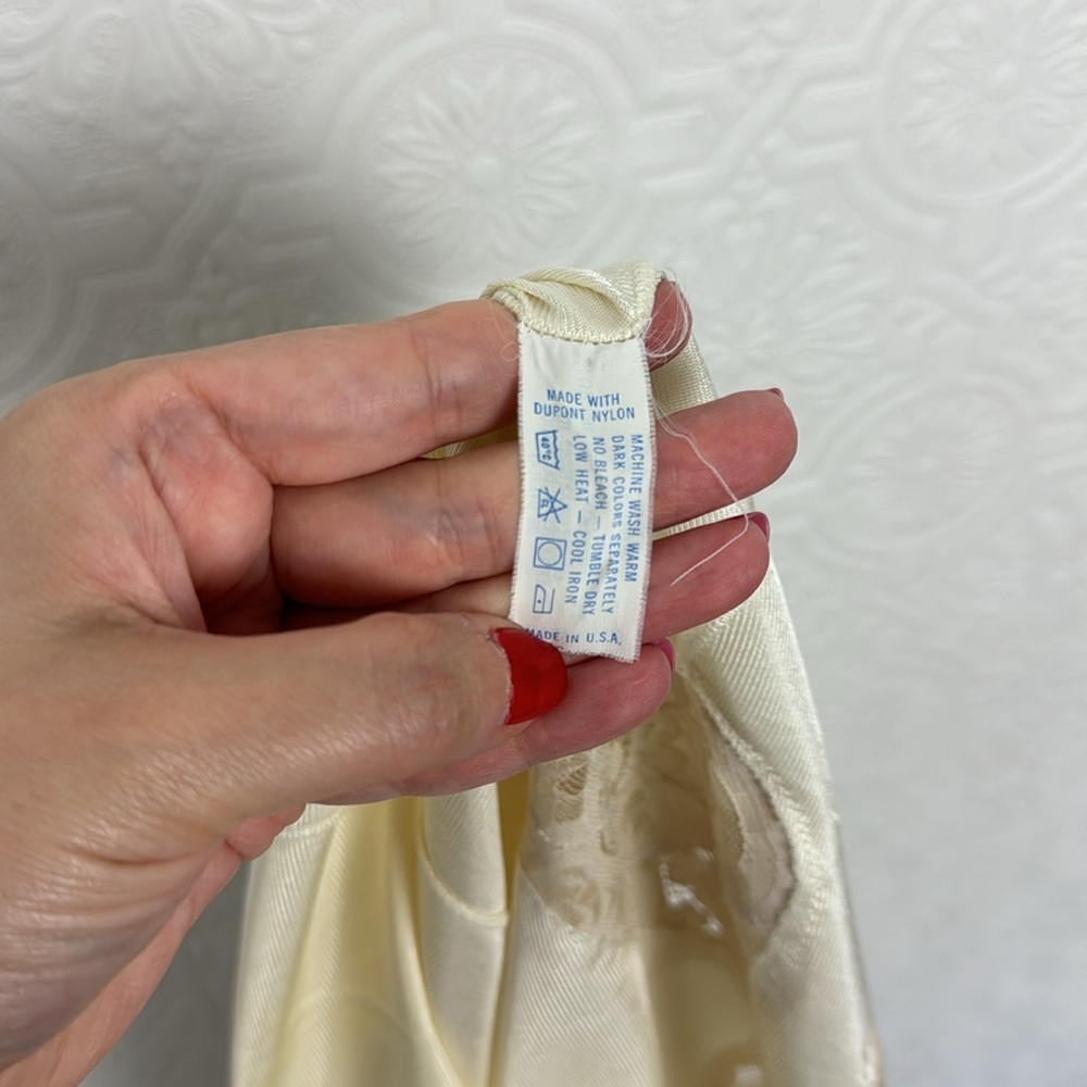 Vintage Slip Dress Vanity Fair Size 36 Cream White Lacey Silky Delicate Vneck - Picture 7 of 9